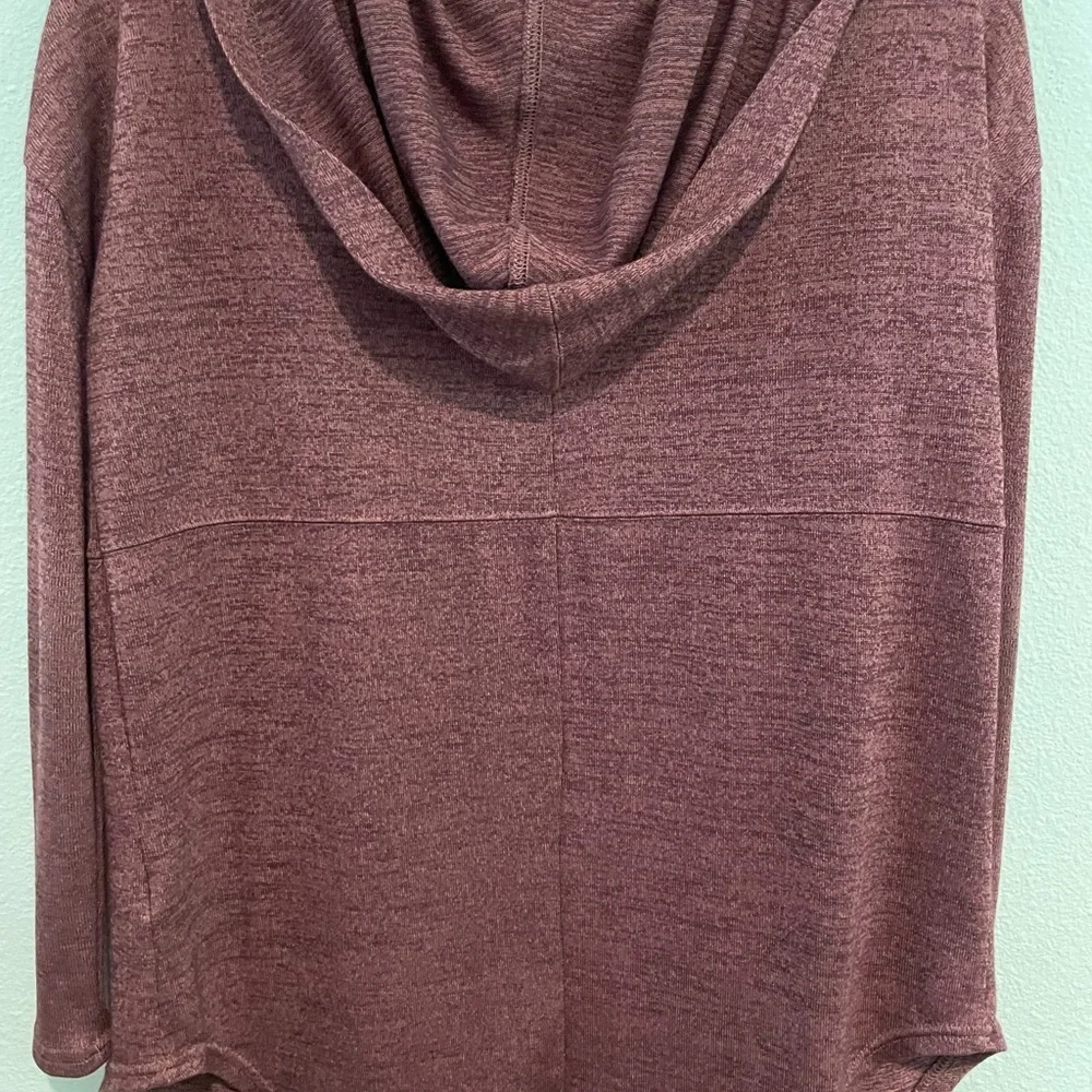 Mudd burgundy heather hooded cardigan with pockets.  Size XS